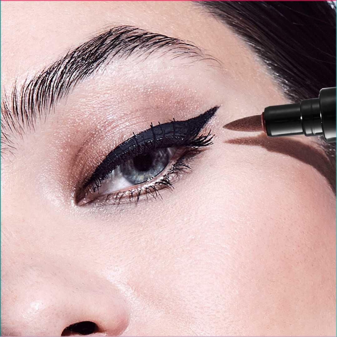 Achieving the Ideal Winged Eyeliner Look: A Complete Guide